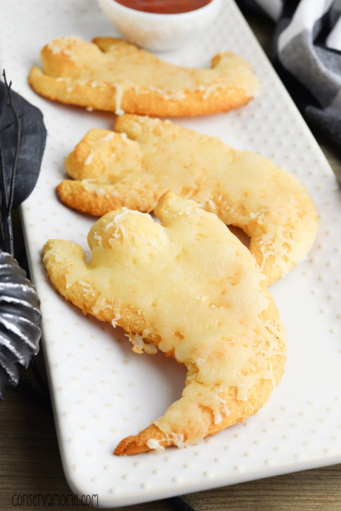 Easy & Cheesy Ghost Halloween Appetizer 